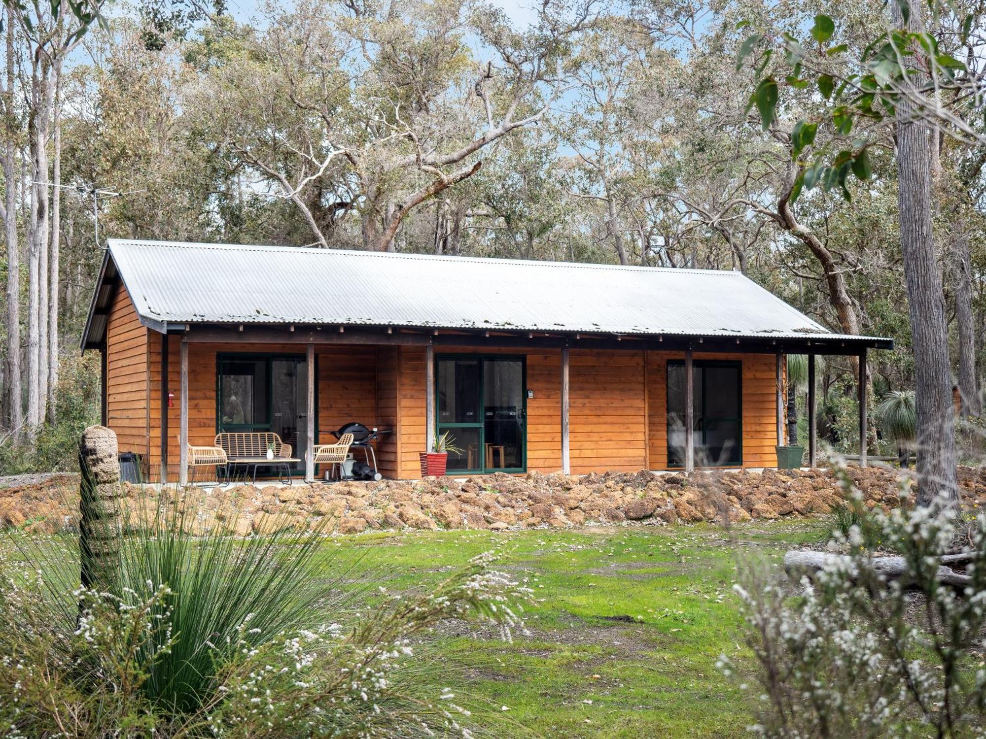 Island Brook Estate Vineyard And Chalets Yelverton Exterior photo