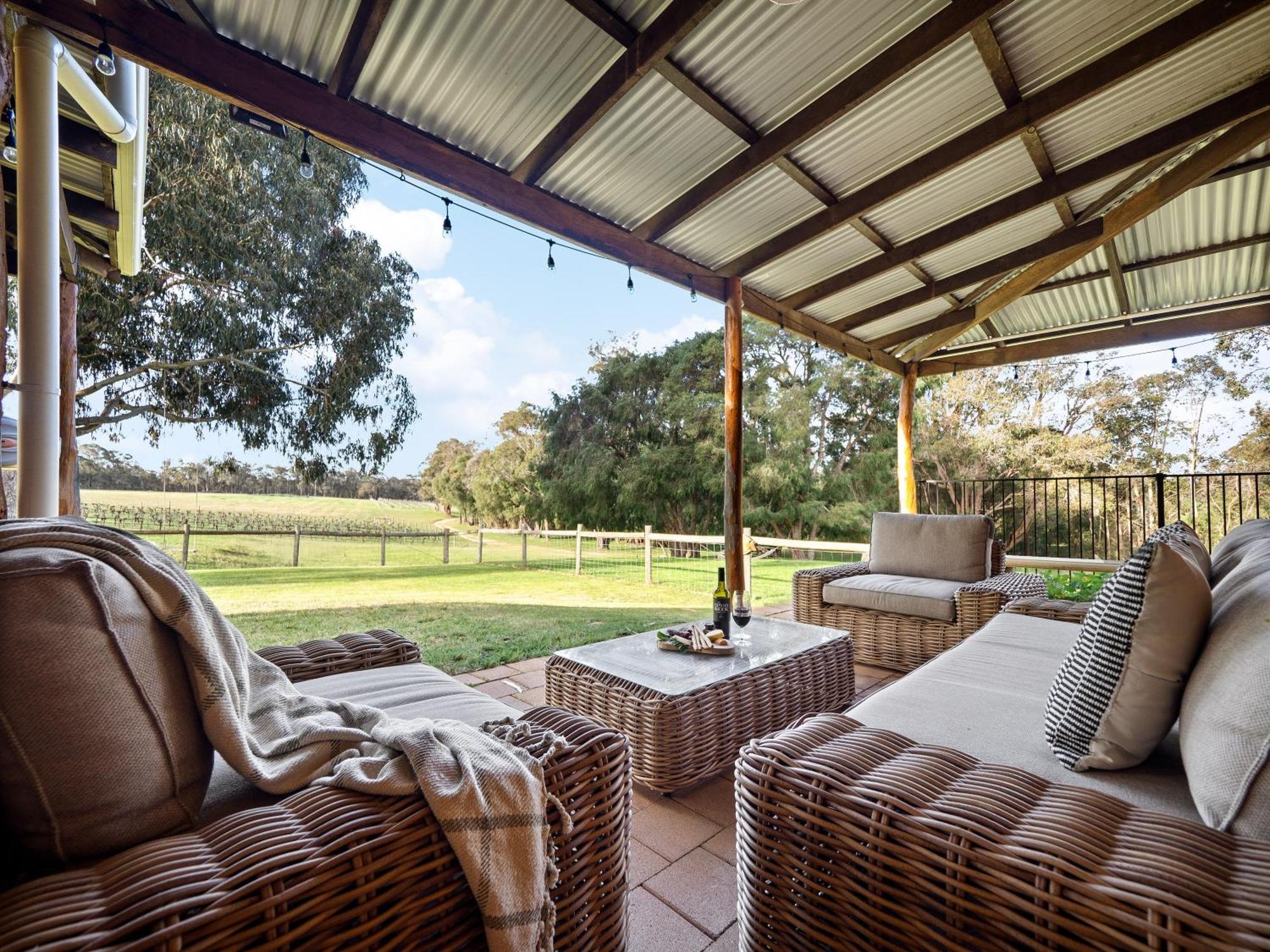 Island Brook Estate Vineyard And Chalets Yelverton Exterior photo